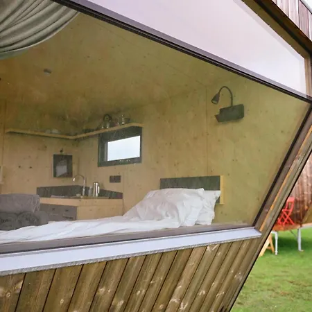 Sleep Space 24 - Green Tiny Spot Schillig Schillig